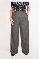 1930s and 40s Classic Wide Leg Trousers im Fischgrätmuster in Grau | Weekend Doll - Bright House Vintage