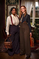 The Spectacular Spearpoint Shirt in Antique White, am Model, Ansicht 5