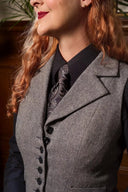 The Spectacular Spearpoint Shirt in Navy Dotted, am Model, Ansicht 3