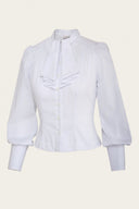 The More Is More Blouse in White & Navy, Seitenansicht
