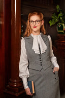 The Watchmaker’s Waistcoat in Midnight & Ivory, am Model