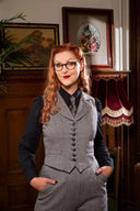 The Watchmaker’s Waistcoat in Midnight & Ivory, am Model, Ansicht 2