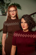The Darling Diamond Top in Black Cherry, am Model, Ansicht 2