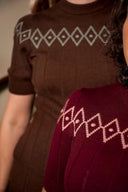 The Darling Diamond Top in Black Cherry, am Model, Ansicht 4