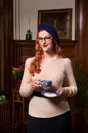 The All-Round Sweater in Antique White Mélange, am Model, Ansicht 2