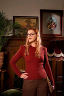 The All-Round Sweater in Rust, am Model, Ansicht 2