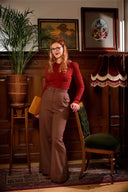 The All-Round Sweater in Rust, am Model, Ansicht 5