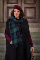 The All-Round Sweater in Black Cherry, am Model