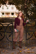 The Ice Skater Cardigan in Black Cherry, am Model, Ansicht 3