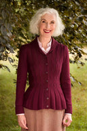 The Screen Siren Cardigan in Black Cherry, am Model, Ansicht 3