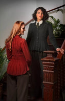 The Screen Siren Cardigan in Dark Bottle Green, am Model, Ansicht 4
