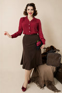 Bluse Gene in Brombeere am Model, Detail