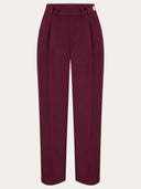 Dorothy Tapered Trousers in Burgundy von Weekend Doll, Freisteller Vorderseite