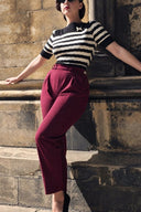 Dorothy Tapered Trousers in Burgundy von Weekend Doll, Modelbild
