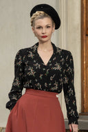 Gene Long Sleeve Blouse in Berry Floral Black von Weekend Doll, Modelbild