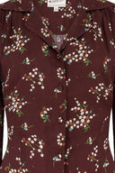 Gene Long Sleeve Blouse in Berry Floral Burgundy Brown von Weekend Doll, Stoffdetail
