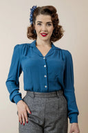 Gene Long Sleeve Blouse in Petrol Blue von Weekend Doll, Modelbild