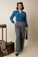 Gene Long Sleeve Blouse in Petrol Blue von Weekend Doll, Modelbild