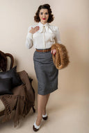 Katherine Bow Blouse in Ivory von Weekend Doll, Modelbild