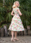 Larisa Floral Swing Dress in Weiß & Rosa | Hearts & Roses | Damenkleid - Bright House Vintage