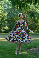 Marlowe Floral Swing Dress von Hearts & Roses, Modelbild