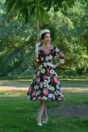 Marlowe Floral Swing Dress von Hearts & Roses, Modelbild
