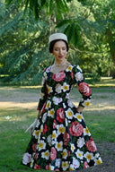 Marlowe Floral Swing Dress von Hearts & Roses, Modelbild