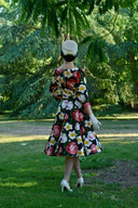 Marlowe Floral Swing Dress von Hearts & Roses, Modelbild Rückansicht
