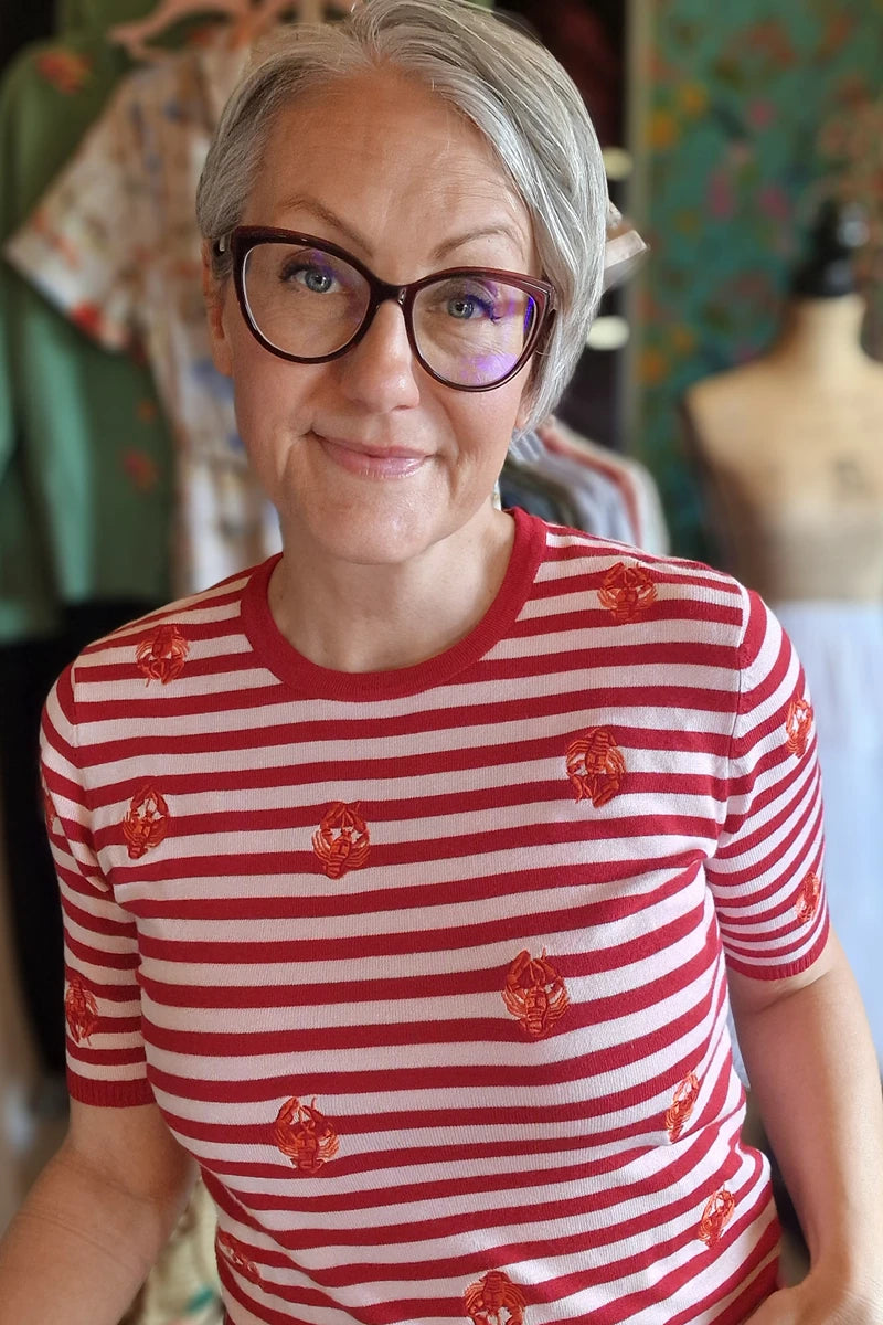 Stephanie Fröhlich von Bright House Vintage in ihrem Ladengeschäft für Retro und Vintage inspirierte Damenmode